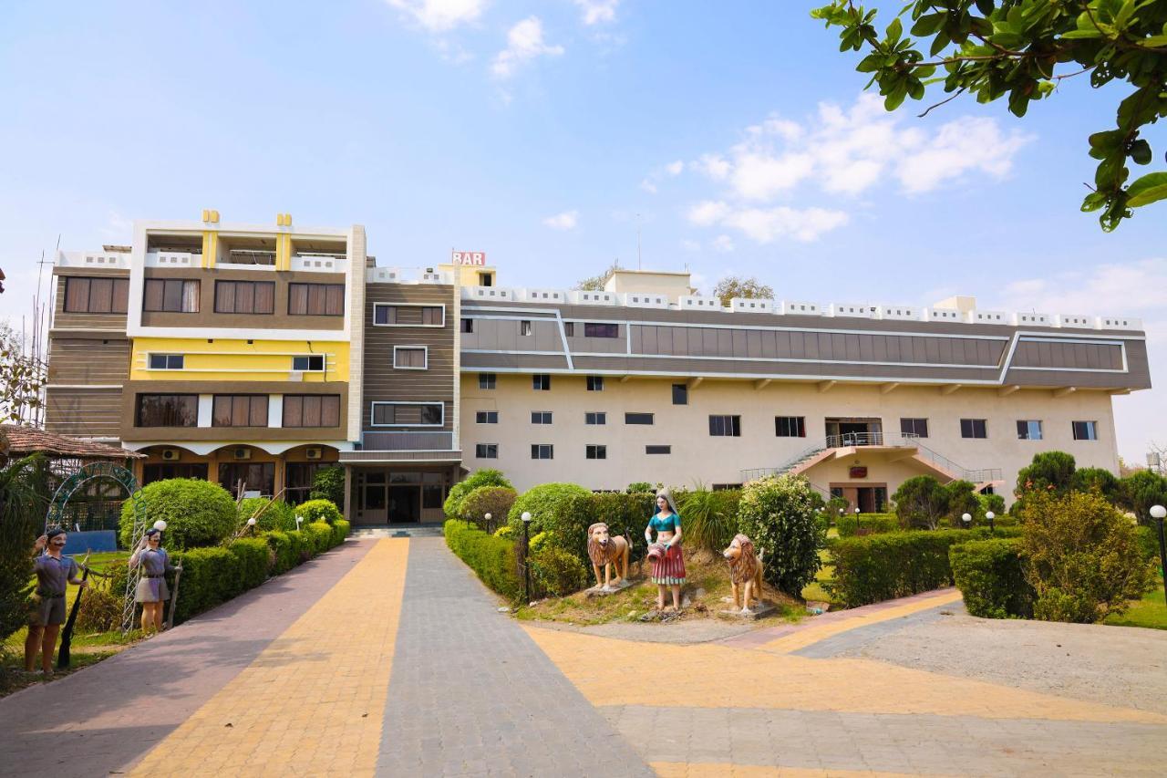 Hotel Sunrise N Resorts Нагпур Екстериор снимка